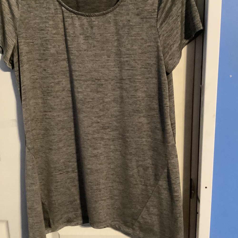 Women’s AB Studio Asymmetrical Sharkbite Top Size M